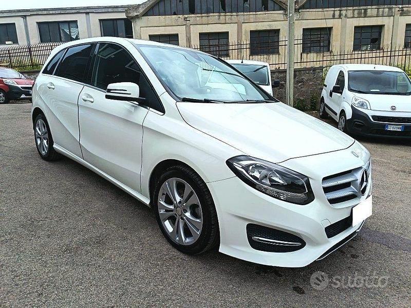 Käytetty Mercedes B200 136 HP (100 kW) 2016 Valkoinen Tila-auto