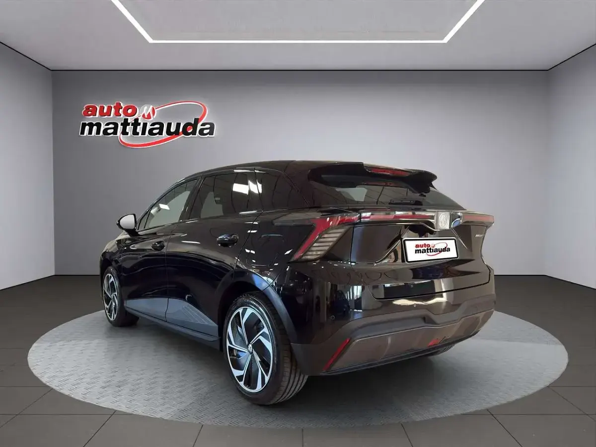 Nuova MG MG4 EV 139 kW (190 CV) 2026 Black met Utilitaria