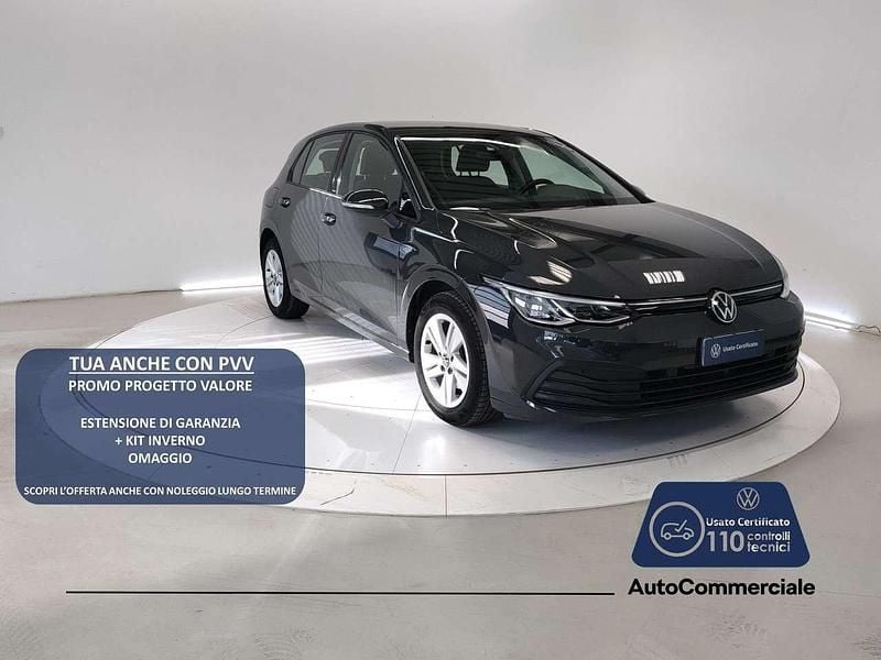 Grigio scuro Usata 2022 VW Golf VIII Life Tre volumi | 18.950 € (Ottimo prezzo) - Immagine 1/4