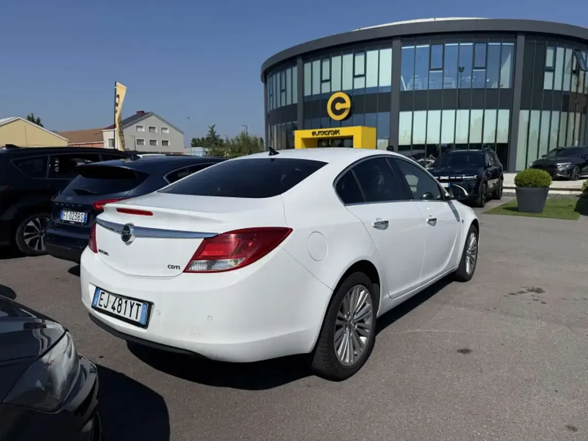 Usata Opel Insignia Cosmo 160 CV (117 kW) 2011 Bianco Berlina