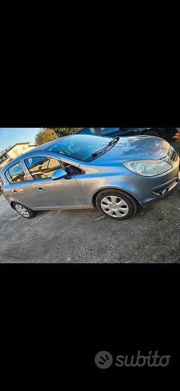 Grigio Usata 2008 Opel Corsa Due volumi | 1999 € (Buon prezzo) - Immagine 1/4