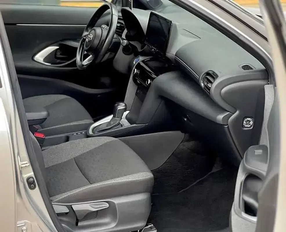 Usata Toyota Yaris Cross Active 92 CV (67 kW) 2021 Argento SUV