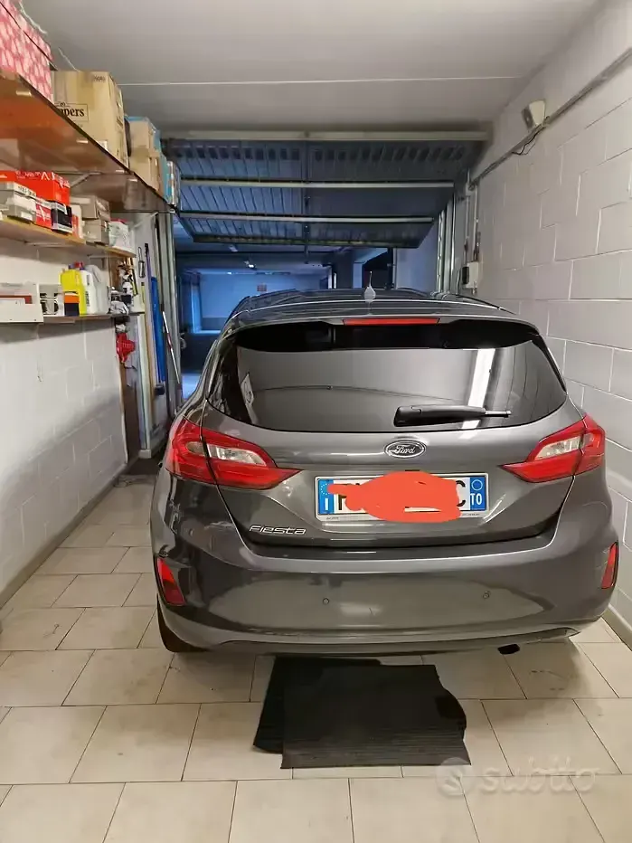 Usata Ford Fiesta 75 CV (55 kW) 2017 Grigio Utilitaria
