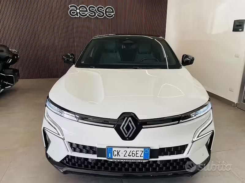 Begagnad Renault Megane E-Tech Techno 55 kW (75 HK) 2022 Vit SUV