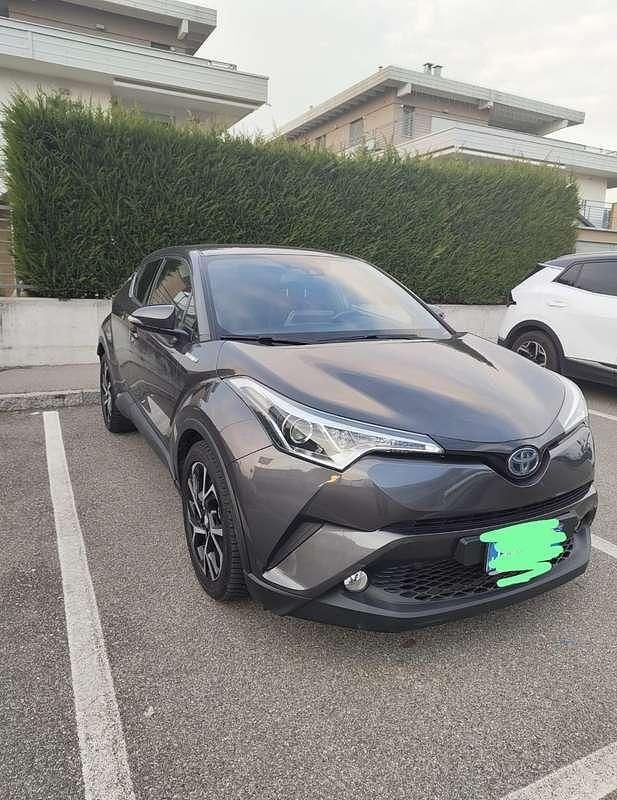 Usata Toyota C-HR Lounge 98 CV (72 kW) 2018 SUV