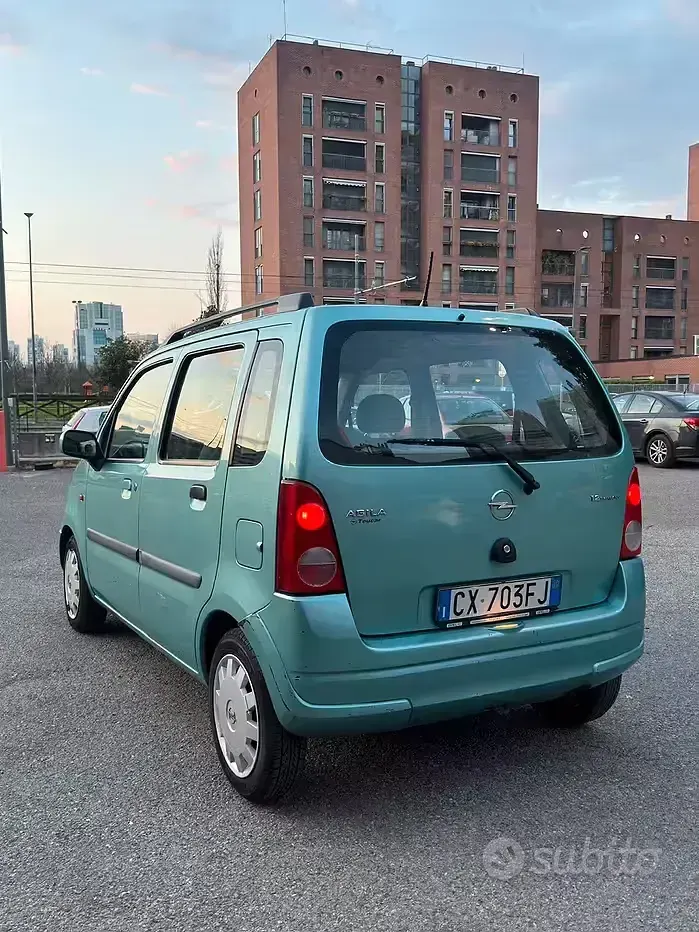 Usata Opel Agila 80 CV (58 kW) 2005 Bluazzurro Monovolume
