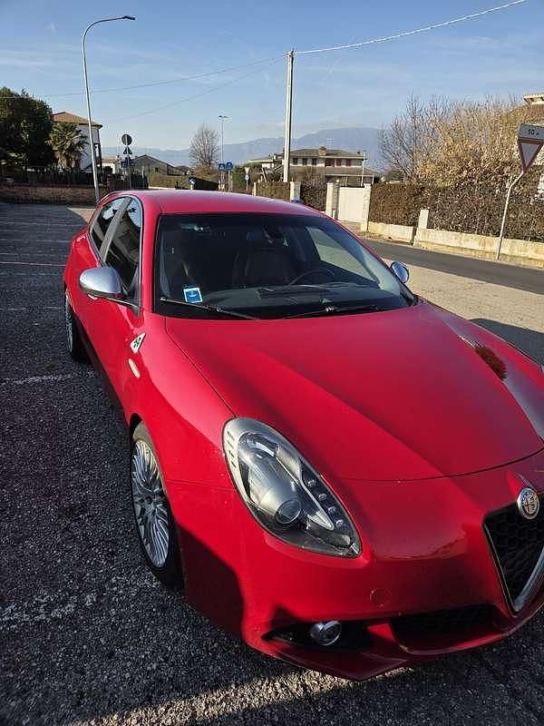 Usata Alfa Romeo Giulietta Exclusive 175 CV (128 kW) 2015 Rosso Berlina