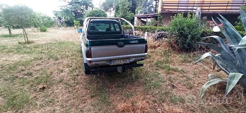 Usata Mitsubishi L 115 CV (84 kW) 2001 Verde SUV