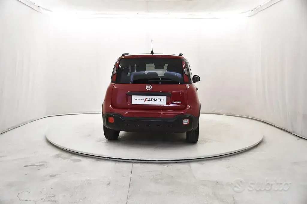 Usado Fiat Panda Cross Cross 70 HP (51 kW) 2025 Vermelho Citadino