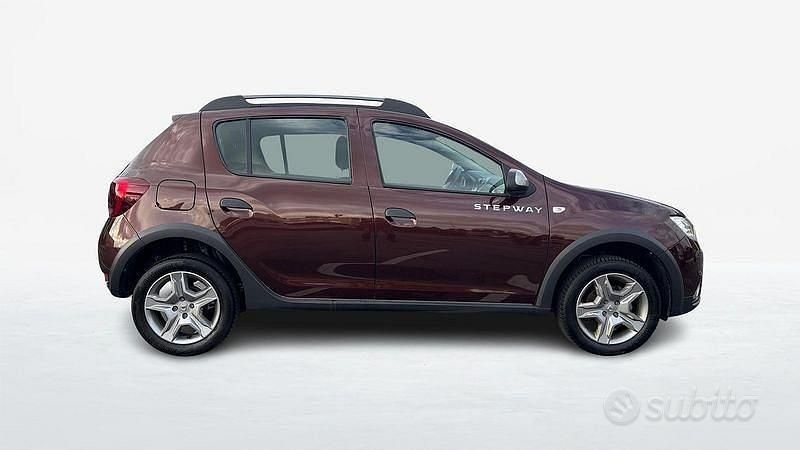 Usata Dacia Sandero Stepway 90 CV (66 kW) 2017 Marrone Berlina