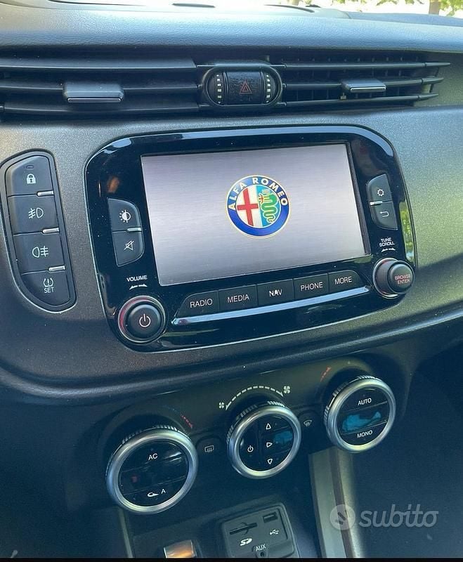 Usata Alfa Romeo Giulietta 109 CV (80 kW) 2014 Rosso Utilitaria