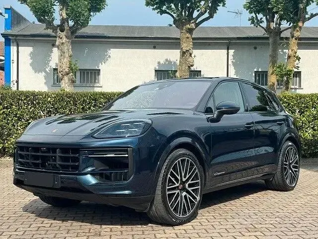 Usata Porsche Cayenne 354 CV (260 kW) 2025 Blu/azzurro SUV