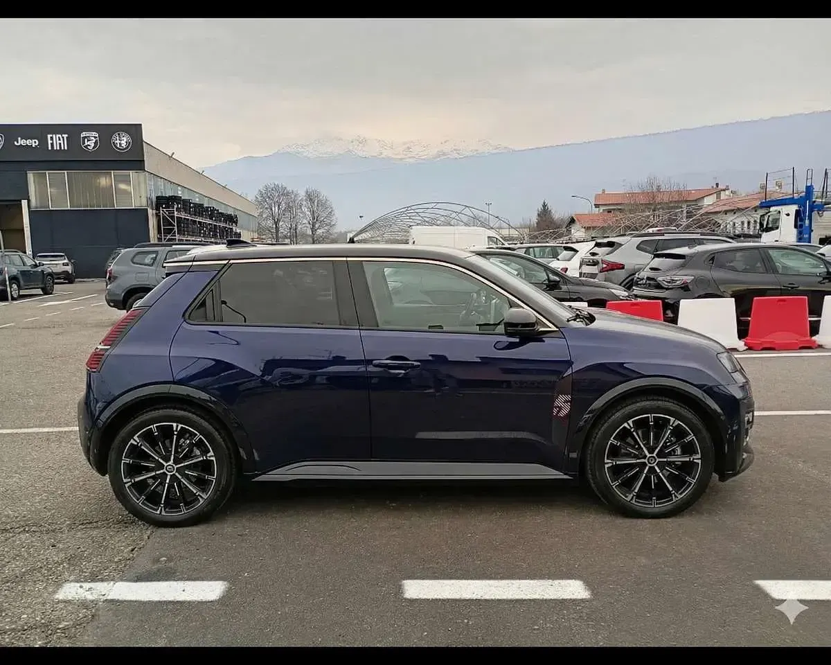 Brugt Renault 5 E-Tech Iconic 110 kW (150 HK) 2025 Bestyle berlino (blu notturno Sedan
