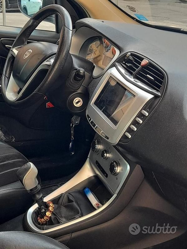 Usata Lancia Delta 120 CV (88 kW) 2009 Blu Utilitaria