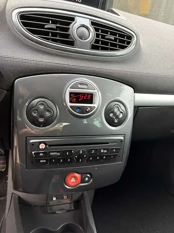 Usata Renault Clio II Dynamique 75 CV (55 kW) 2010 Berlina
