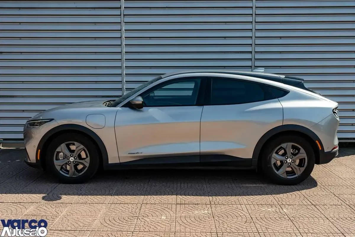 Usata Ford Mustang Standard Range 268 CV (197 kW) 2021 Grigio metallizzato Monovolume