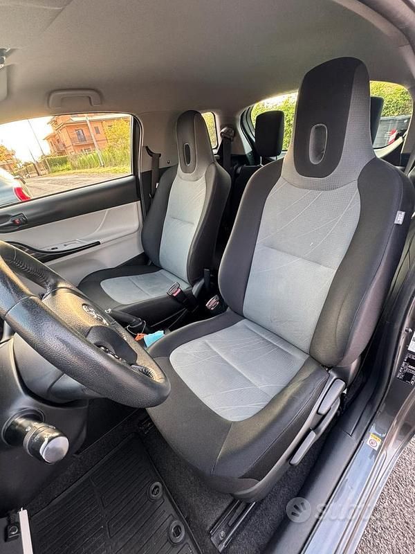Usata Toyota iQ 98 CV (72 kW) 2015 Grigio Utilitaria