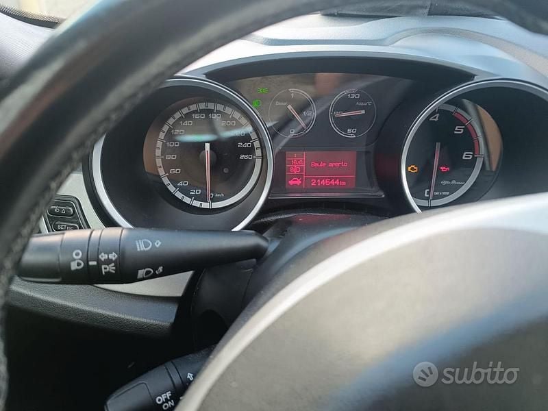 Usata Alfa Romeo Giulietta 130 CV (95 kW) 2011 Blu Berlina