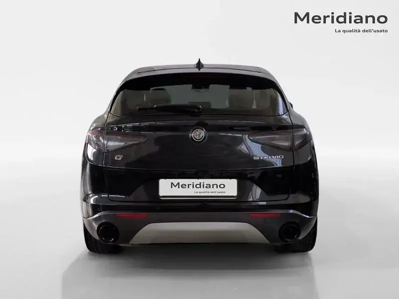 Käytetty Alfa Romeo Stelvio Veloce 210 HP (154 kW) 2023 Katumaasturi
