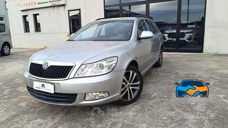 Usata Skoda Octavia Comfort 105 CV (77 kW) 2013 Nero Station wagon