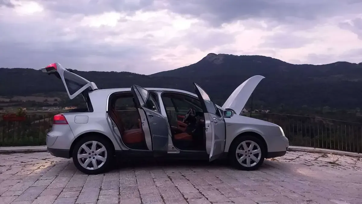 Usata Renault Vel Satis Initiale 150 CV (110 kW) 2004 Argento Utilitaria