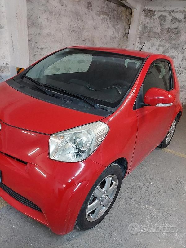 Usata Toyota iQ 98 CV (72 kW) 2010 Rosso Utilitaria