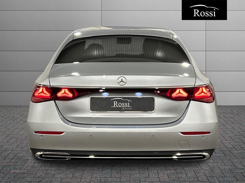 Usata Mercedes E220 Premium 197 CV (144 kW) 2024 Grigio chiaro metallizzato Berlina