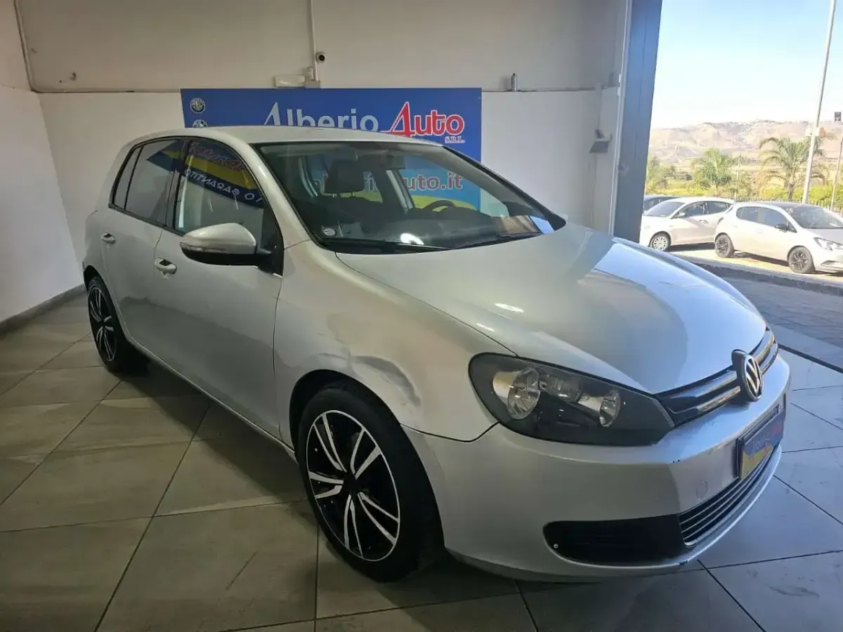 Usata VW Golf VI Comfortline 102 CV (75 kW) 2009 Argento Utilitaria