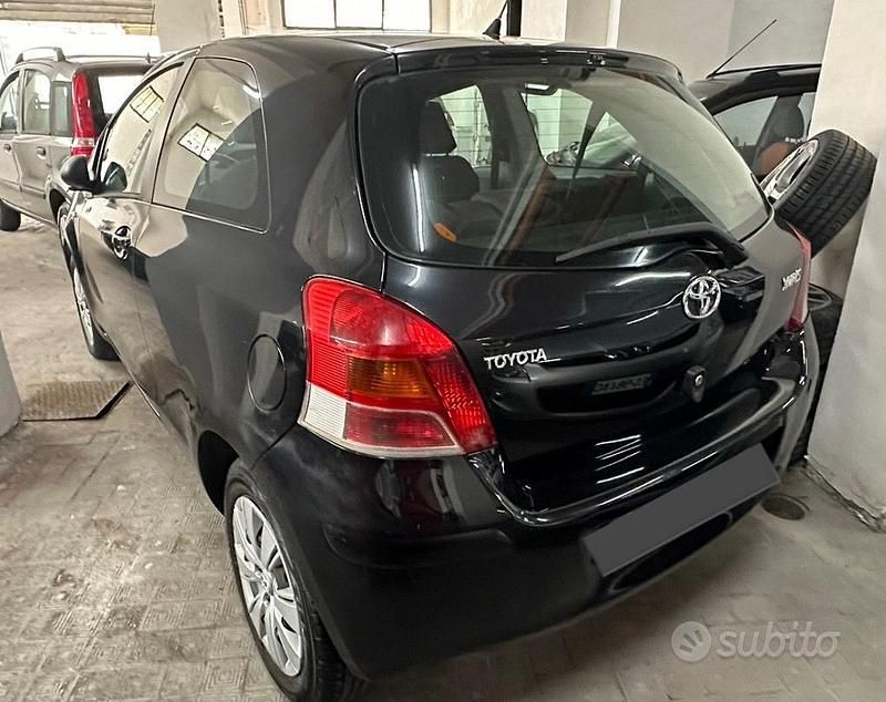 Usata Toyota Yaris 69 CV (50 kW) 2009 Nero Berlina