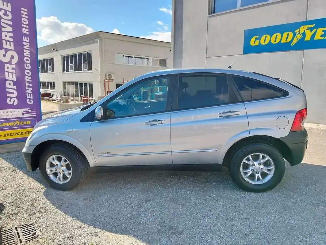 Usata SsangYong Actyon 141 CV (103 kW) 2009 Grigio Station wagon