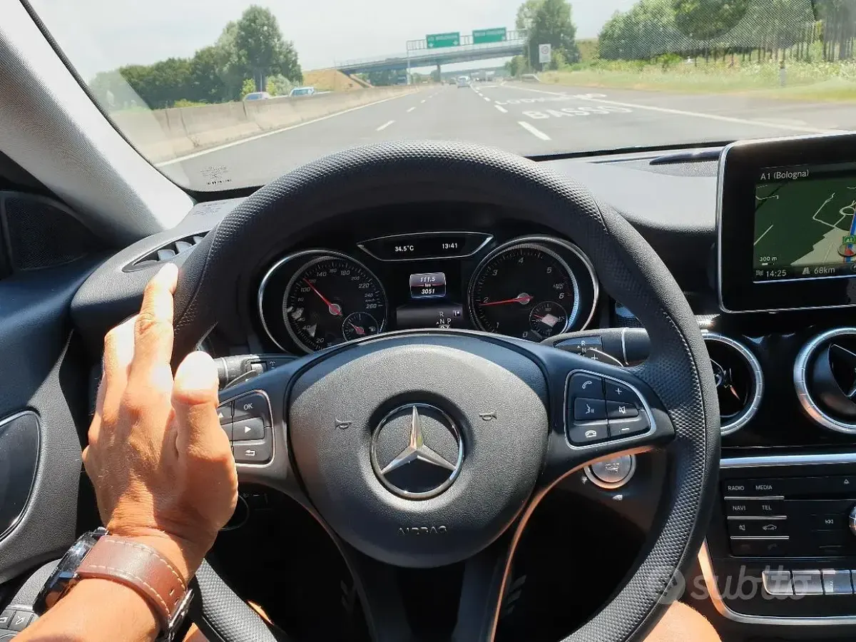 Usata Mercedes CLA180 109 CV (80 kW) 2017 Nero Coupé