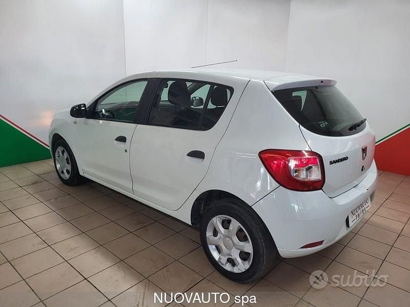 Usata Dacia Sandero Lauréate 90 CV (66 kW) 2016 Bianco Berlina