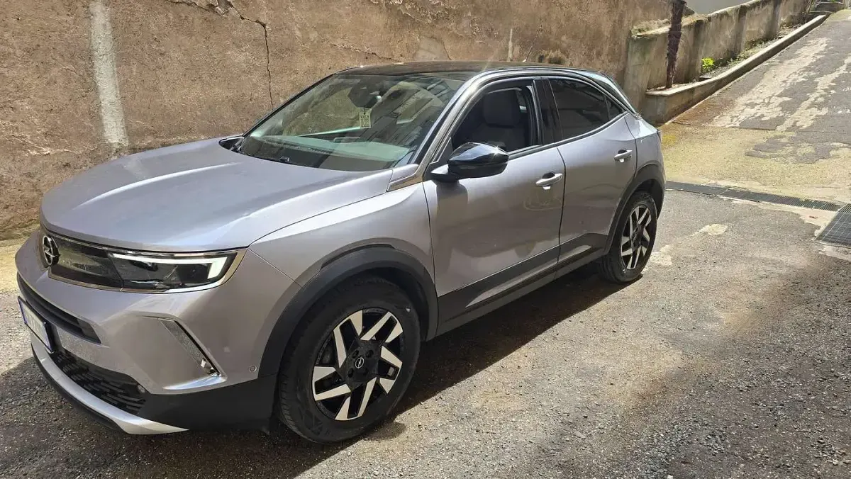 Usata Opel Mokka Elegance 101 CV (74 kW) 2023 Grigio SUV