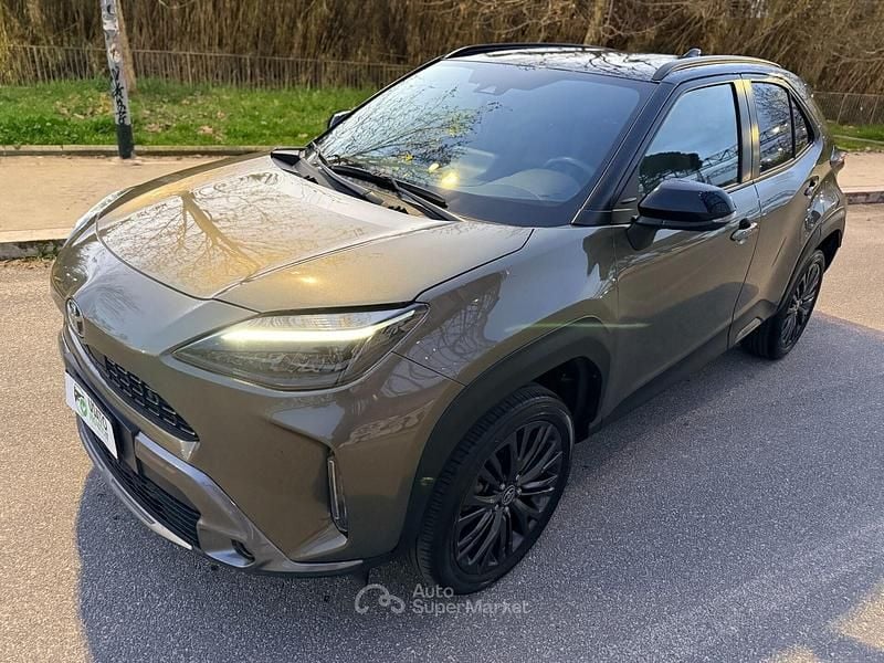 Usata Toyota Yaris Cross 92 CV (67 kW) 2024 Verde SUV
