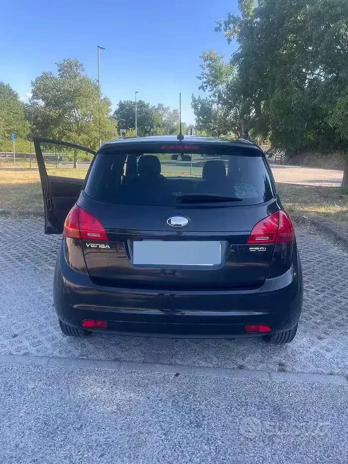 Usata Kia Venga 90 CV (66 kW) 2013 Bluazzurro Utilitaria