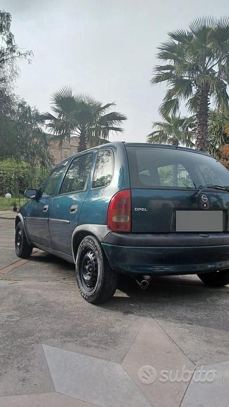 Usado Opel Corsa 60 CV (44 kW) 1997 Verde Utilitario