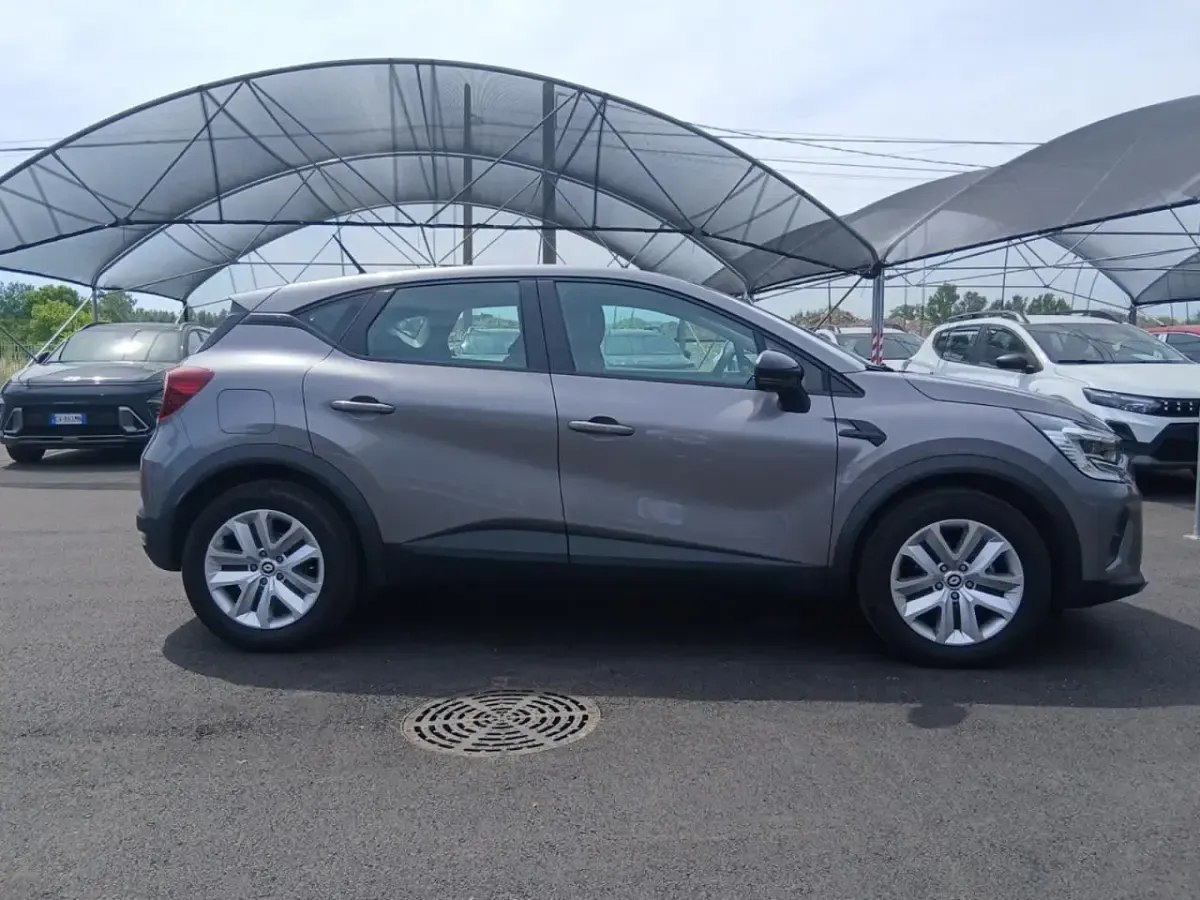Usata Renault Captur Equilibre 101 CV (74 kW) 2023 Grigio SUV