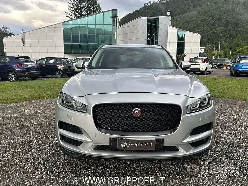 Usata Jaguar F-Pace Portfolio 180 CV (132 kW) 2017 Argento SUV