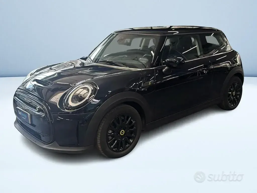 Usata Mini Cooper SE Classic 75 kW (102 CV) 2022 Nero Utilitaria