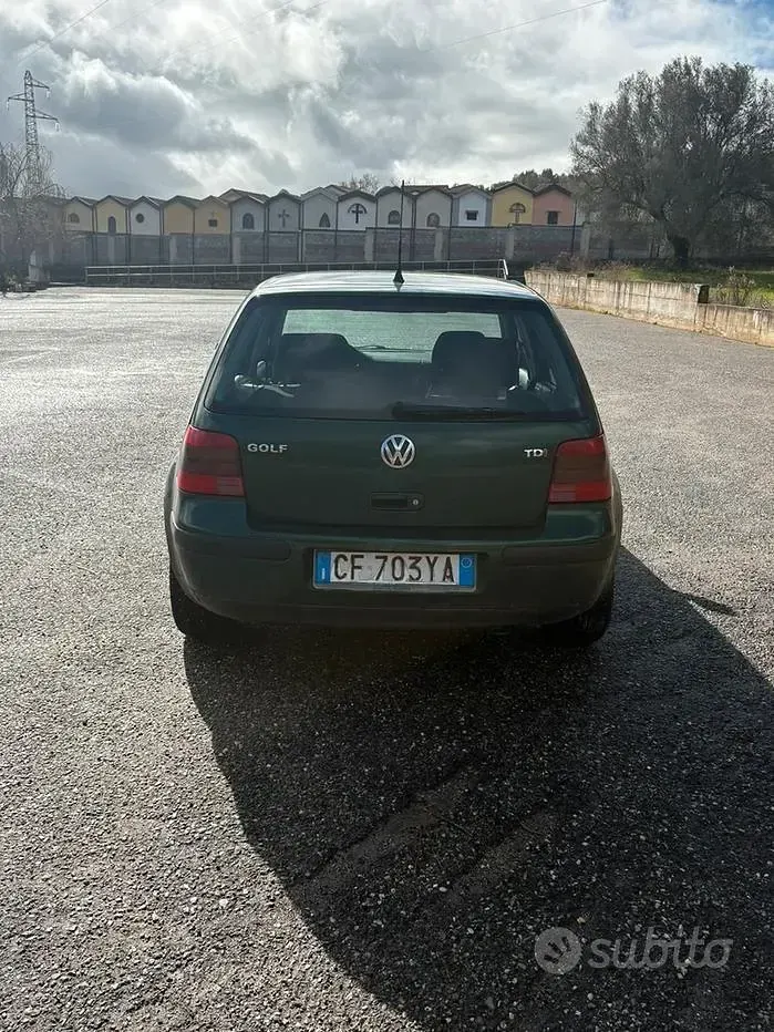 Usata VW Golf IV 90 CV (66 kW) 2003 Verde Berlina