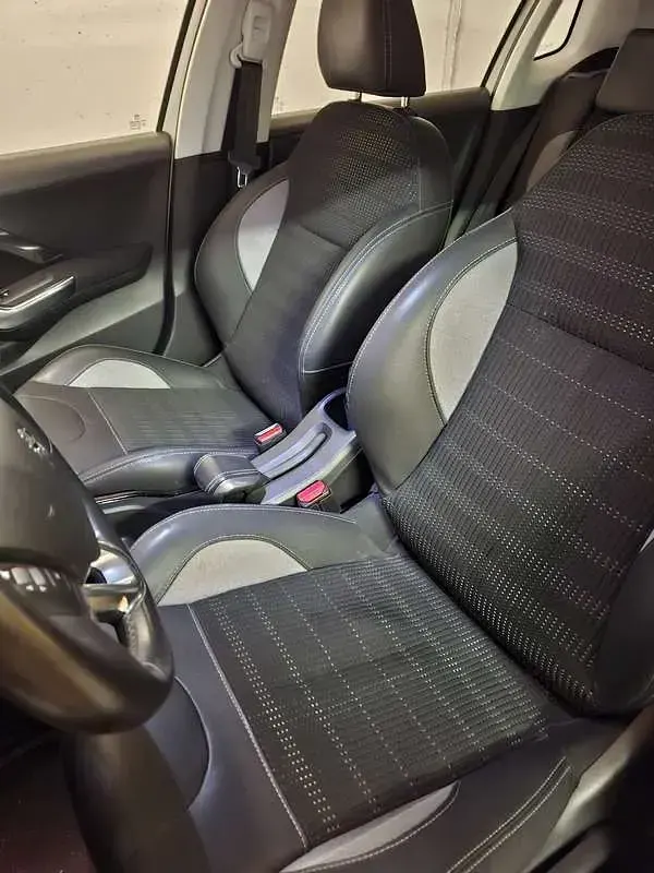 Usata Peugeot 2008 Allure 92 CV (67 kW) 2015 Bianco SUV