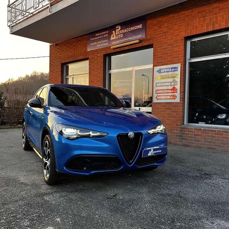 Usata Alfa Romeo Stelvio Veloce 209 CV (153 kW) 2024 Blu misano SUV