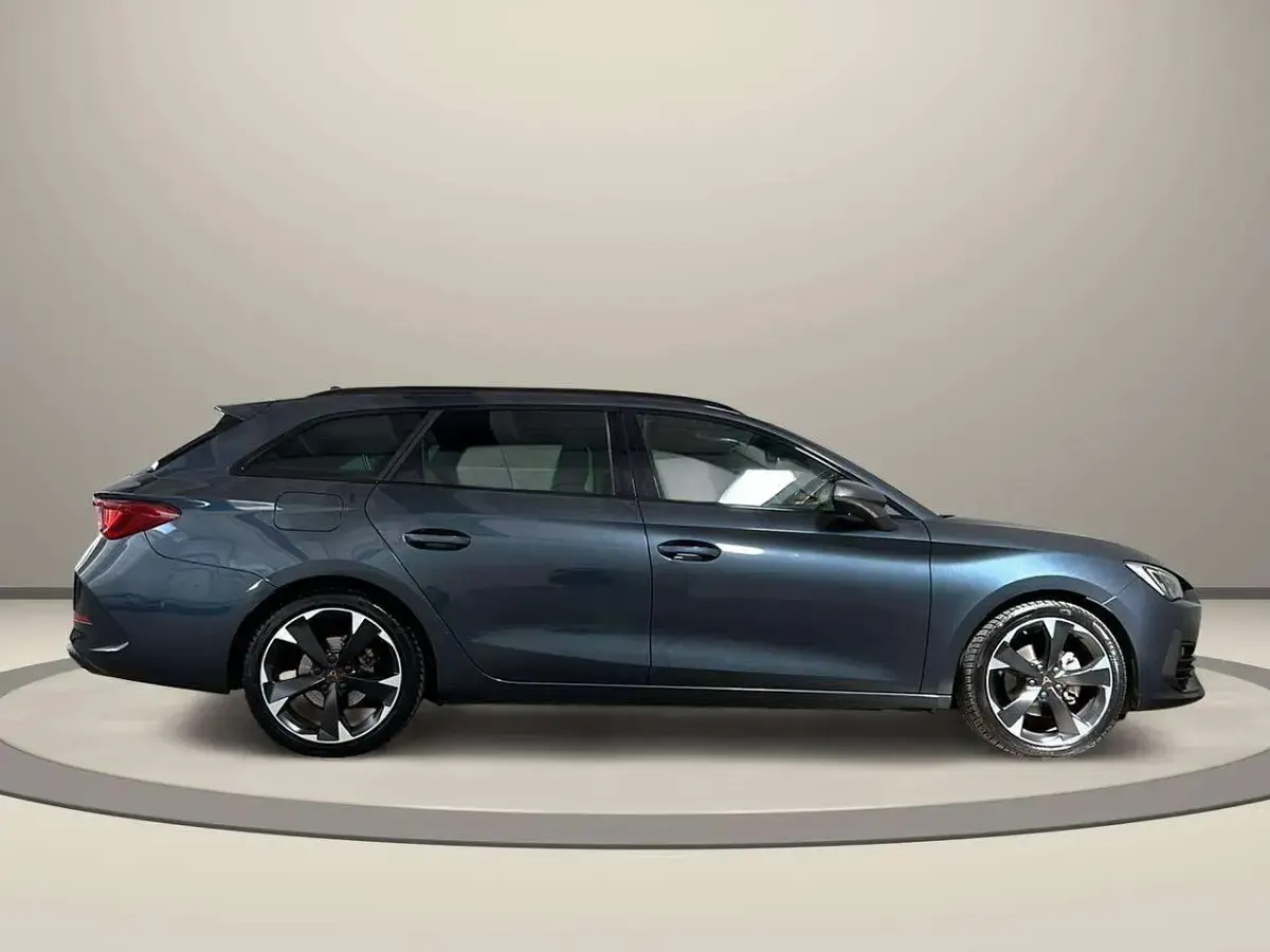 Usata Cupra Leon 150 CV (110 kW) 2024 Grigio scuro / metallizzato Station wagon