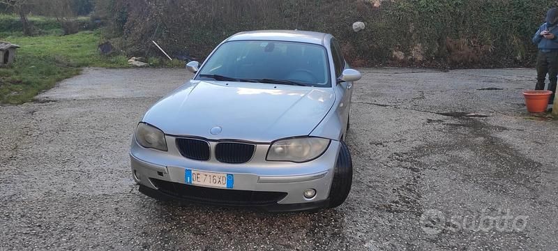 Usata BMW 118 122 CV (89 kW) 2005 Grigio Utilitaria