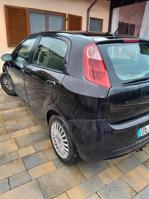 Usata Fiat Punto 75 CV (55 kW) 2007 Nero Berlina