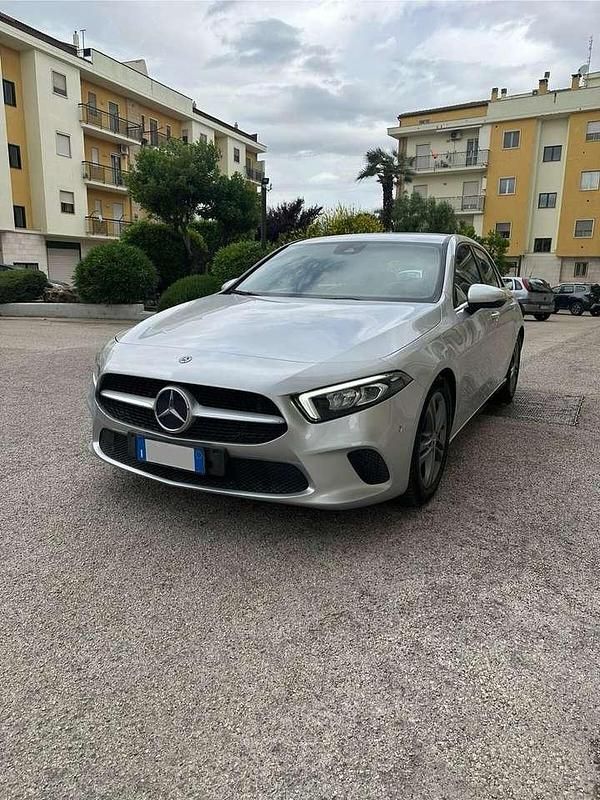 Usata Mercedes A180 Business 116 CV (85 kW) 2020 Argento Berlina