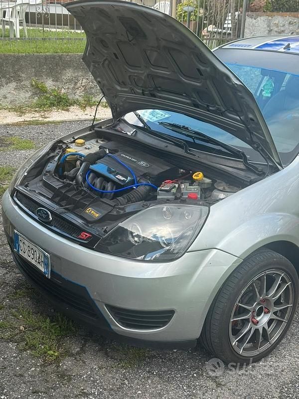 Usata Ford Fiesta Zetec 75 CV (55 kW) 2004 Utilitaria