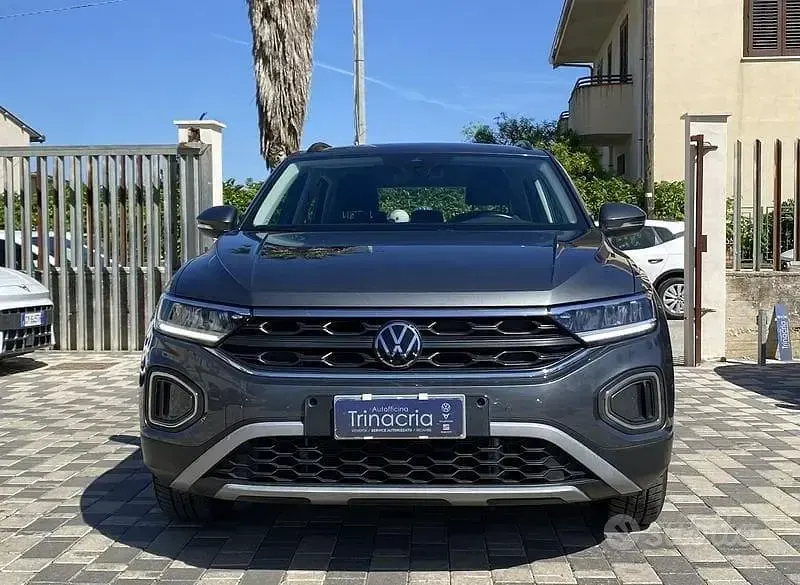 Usata VW T-Roc Life 116 CV (85 kW) 2023 Grigio SUV