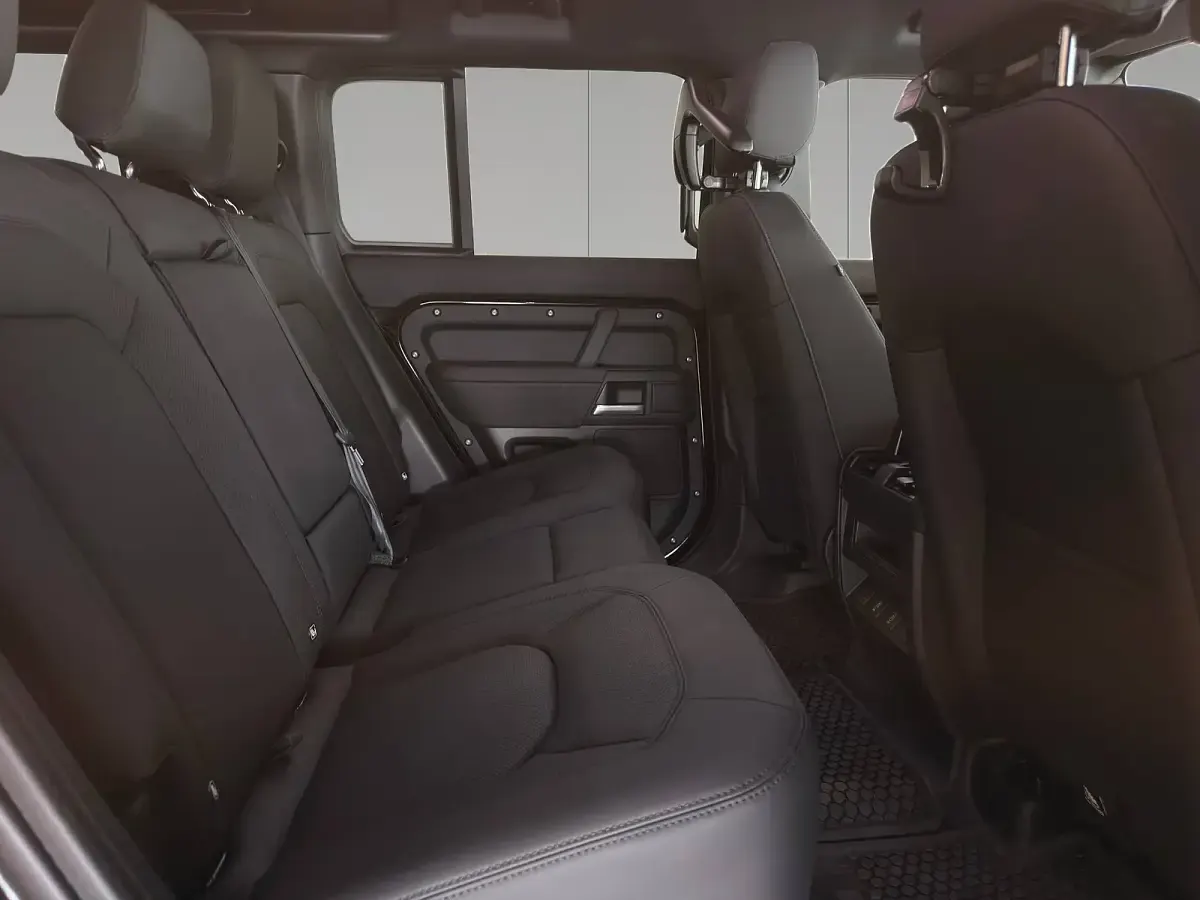 Nuova Land Rover Defender SE Dynamic 200 CV (147 kW) 2025 Santorini black SUV