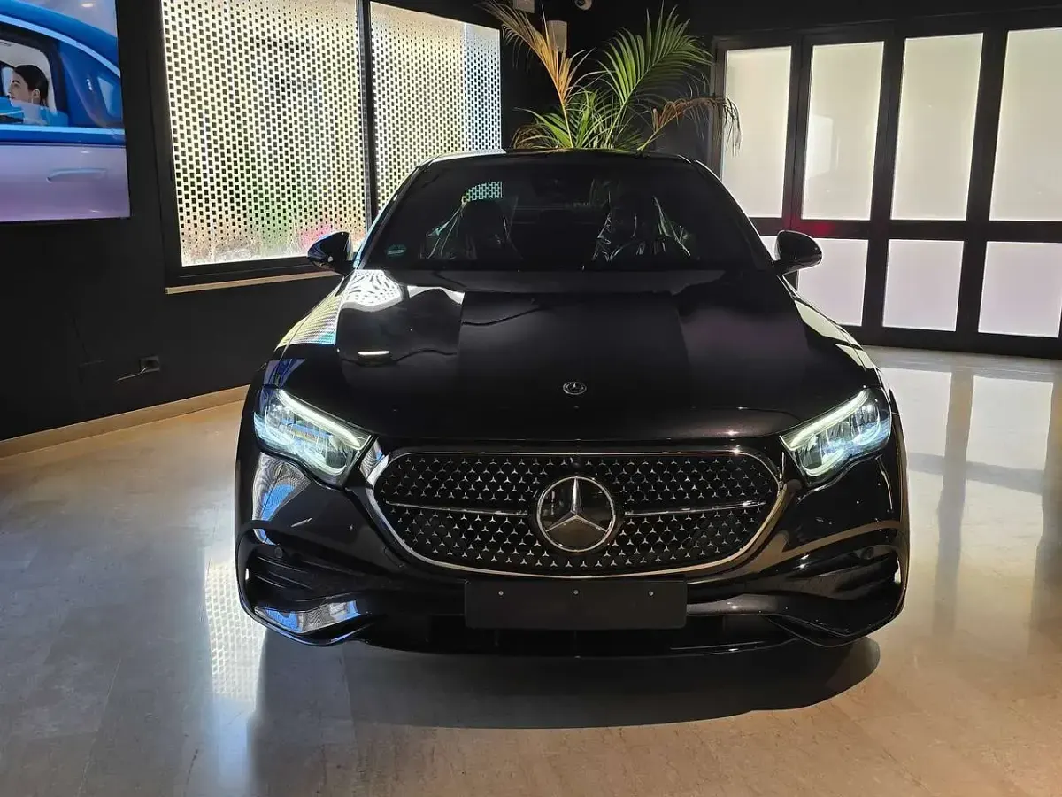 Usata Mercedes E220 AMG Line Premium 197 CV (144 kW) 2025 Nero Berlina